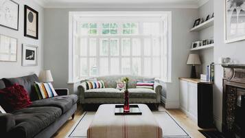 Apartment (4 Bedrooms) | Living area | TV, fireplace