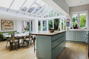 Apartment (4 Bedrooms) | Dining - Hartswood Road III by Onefinestay (London)