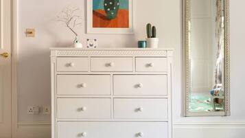 Apartment (6 Bedrooms) | 5 bedrooms, individually decorated, individually furnished