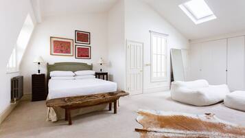 Apartment (6 Bedrooms) | 5 bedrooms, individually decorated, individually furnished