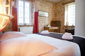 7 bedrooms, iron/ironing board, travel cot, free WiFi