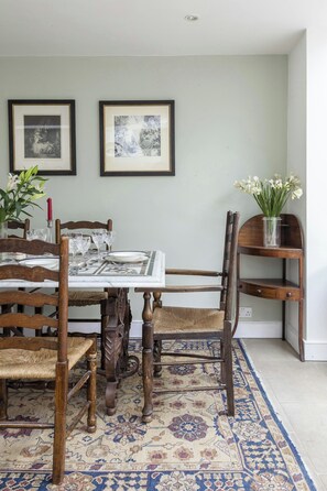 Apartment (5 Bedrooms) | Dining