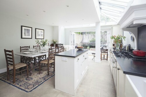 Winchendon Road by Onefinestay