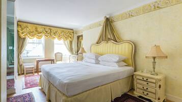 Apartment (4 Bedrooms) | 4 bedrooms, individually decorated, individually furnished, desk