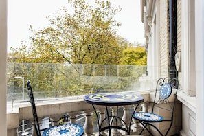 Apartment (4 Bedrooms) | Outdoor dining - Hyde Park Gate II by Onefinestay (London)