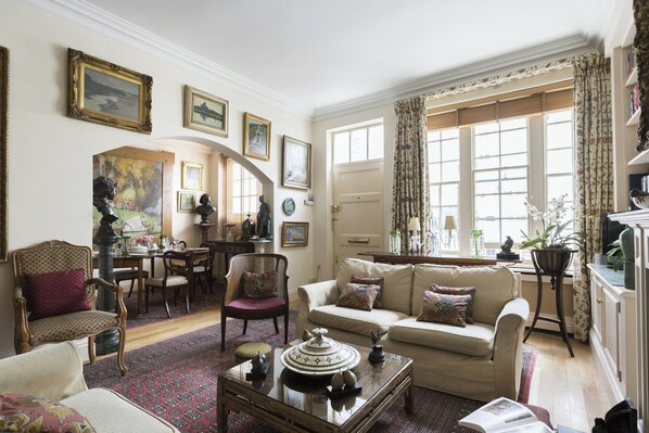 Apartment (2 Bedrooms) | Living area | TV, fireplace - Petersham Place (London)