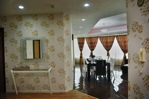 Apartment | Living area | LCD TV - Luxury 4BR Apartment in Horizon Towers (Dubai)