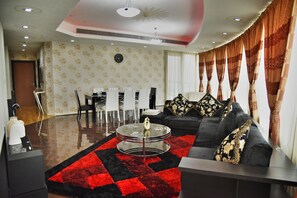 Apartment | Interior - Luxury 4BR Apartment in Horizon Towers (Dubai)