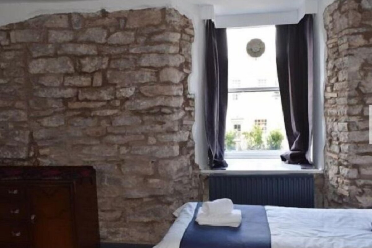 Twin Room with Shared Bathroom