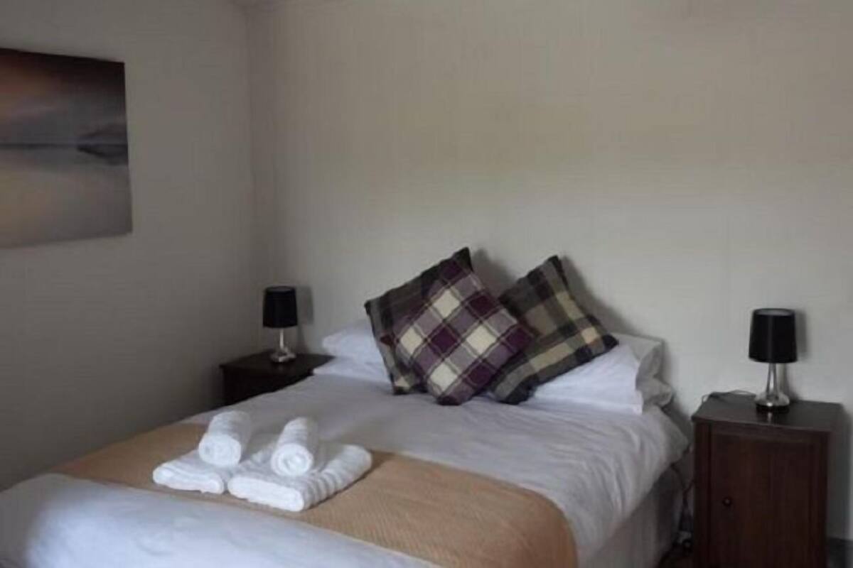 Single Room with Shared Bathroom