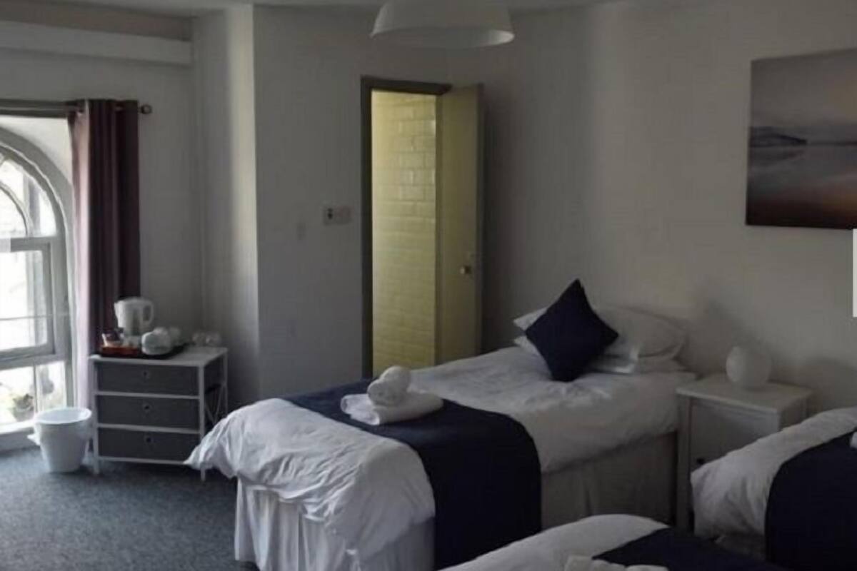 Family Room with Private Bathroom (4 People)