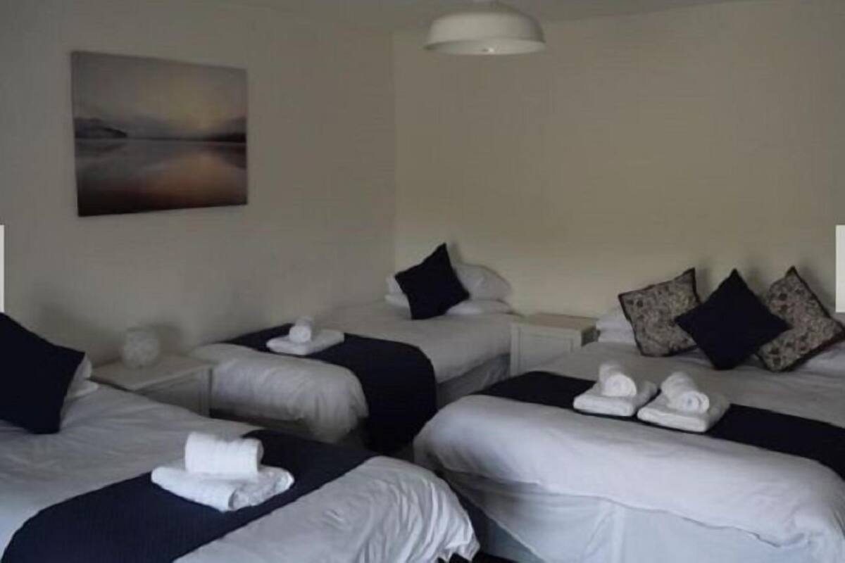 Family Room with Private Bathroom (3 People)