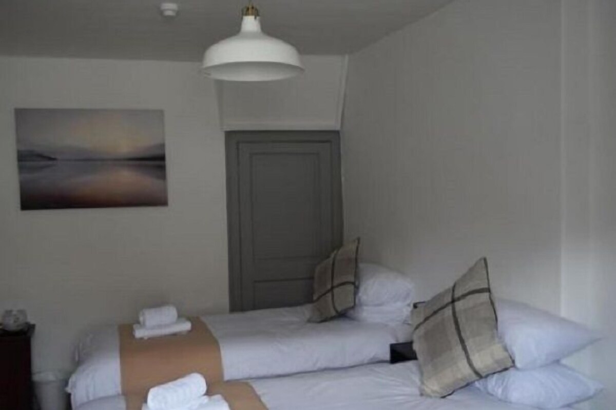 Twin Room with Private Bathroom