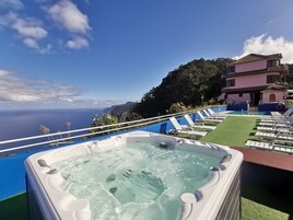 Una bañera de hidromasaje