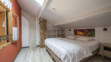 1 slaapkamer, een strijkplank/strijkijzer, wifi, beddengoed