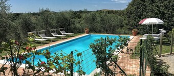 Pasqui Villas: Il  Tribbio private villa  1km to a village pool,view ,WiFi