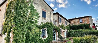 Toskansk casale, bassengutsikt, WiFi, gå til en landsby nær Montalcino