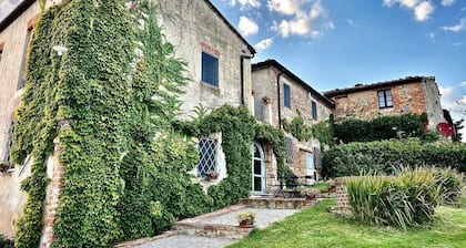 Casale toscane, vue sur la piscine, WiFi, Ă pied d'un village prĂšs de Montalcino