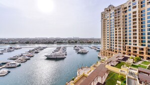 Exterior - Marvelous 2BR Apt. in Palm Jumeirah (Dubai)