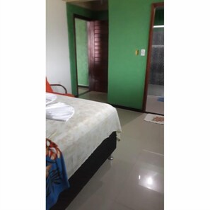 Minibar, free WiFi, bed sheets