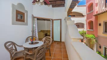 Apartment, 2 Bedrooms | Outdoor dining