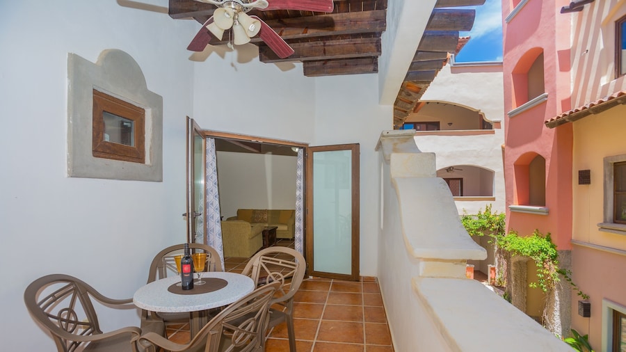 Caribbean Breeze 6b 2 Bedroom Condo by RedAwning