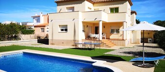 House with private pool for 10 people