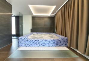 Estúdio luxo | Banheira de hidromassagem particular