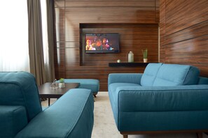 Deluxe Studio | Living area | Smart TV