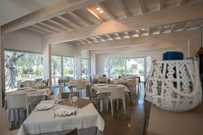 Dining - Orchid Lodge 2 in San Matteo Club (Mattinata)