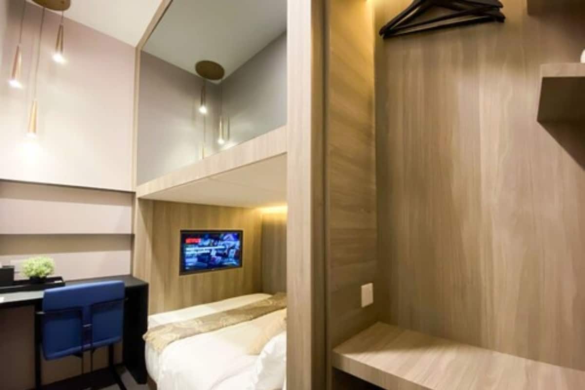 Cabin S, Shared Bathroom | Cofres nos quartos, escrivaninha, espaço de trabalho para notebook