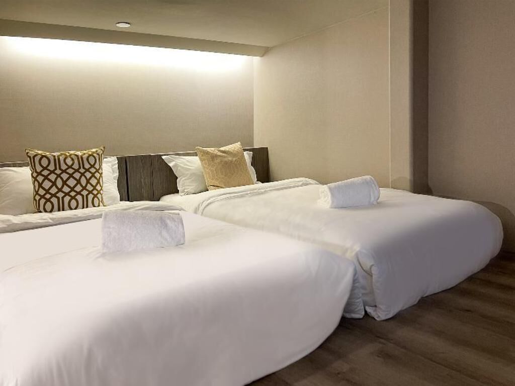 Premium bedding, in-room safe, desk, laptop workspace