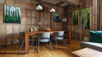 Apartment (2 Bedrooms) | Dining