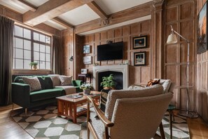 Apartment (2 Bedrooms) | Living area