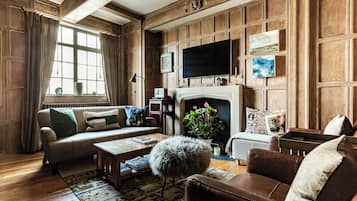 Apartment (2 Bedrooms) | Living area