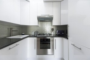 アパートメント (2 Bedrooms) | 専用キッチン | 冷蔵庫、電子レンジ、オーブン、コンロ