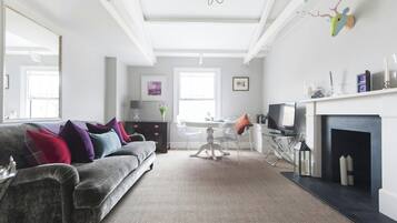 Apartment (2 Bedrooms) | Living area