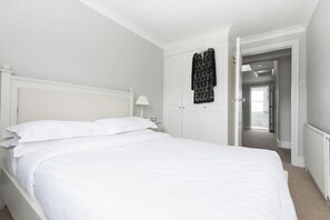 アパートメント (2 Bedrooms) | 2 室のベッドルーム、客室ごとに異なる装飾、客室ごとに異なるインテリア、ノートパソコン用作業スペース