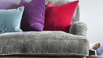 Lägenhet (2 Bedrooms) | Vardagsrum | Tv och eldstad