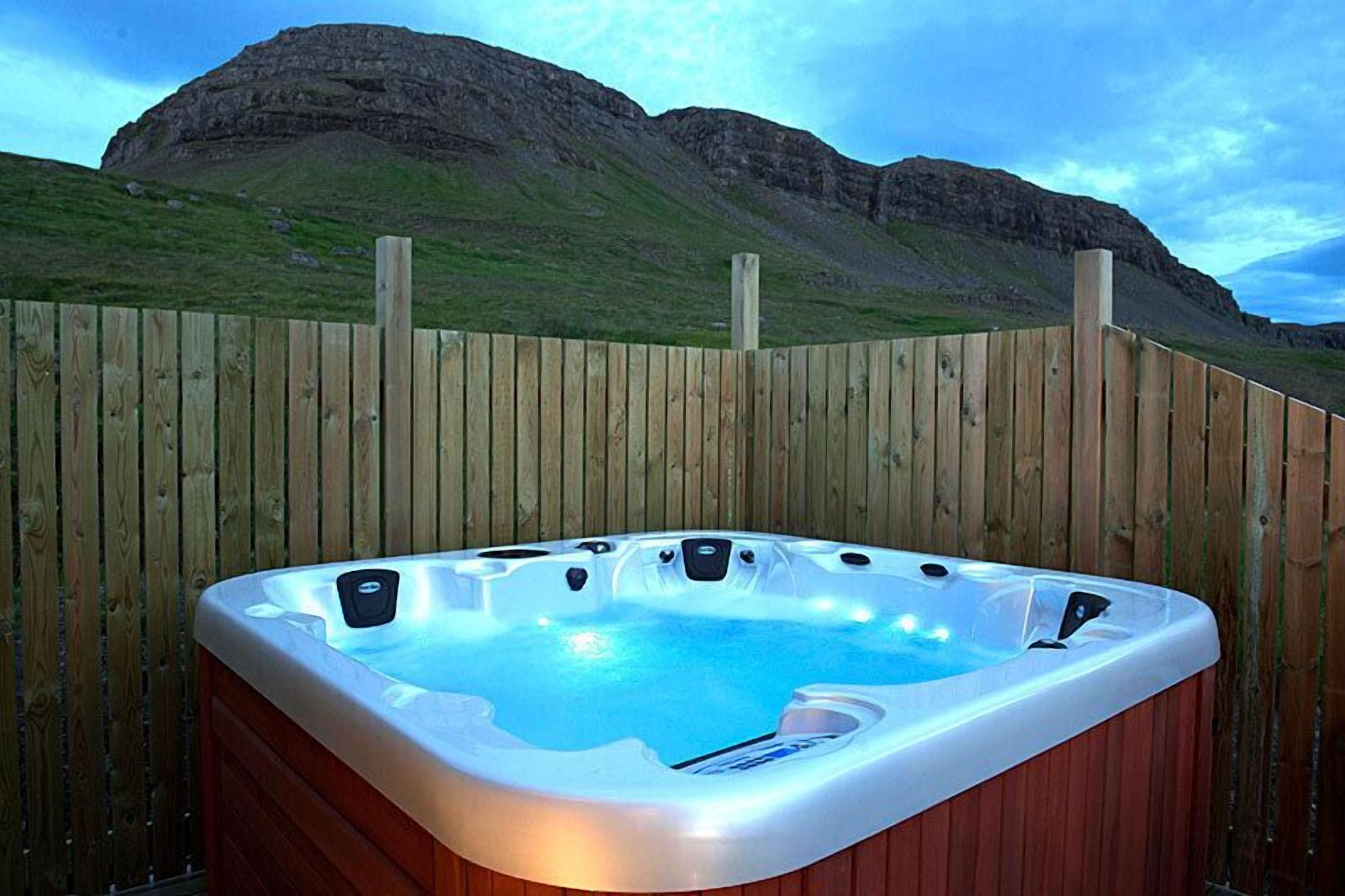 Cottage, 2 Bedrooms | Private spa tub