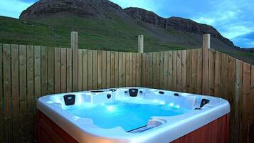 Cottage, 2 Bedrooms | Private spa tub