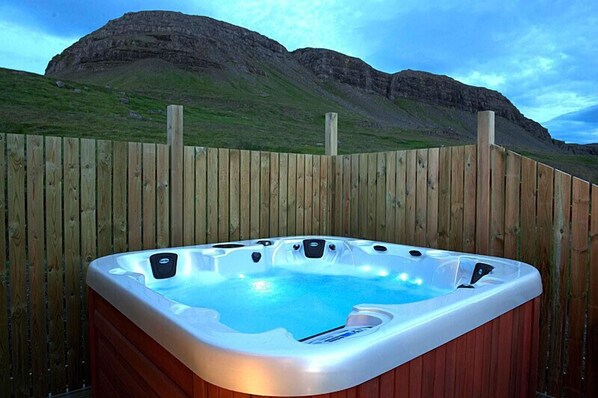 Cottage, 2 Bedrooms | Private spa tub