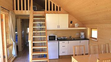 Cottage, 2 Bedrooms | Private kitchenette