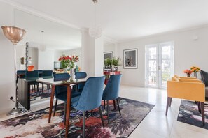 Luxury Apartment | In-room dining