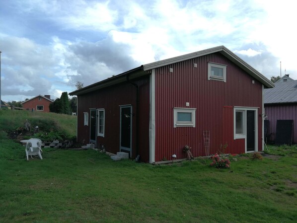 Front of property - Lins B&B (Älvsered)