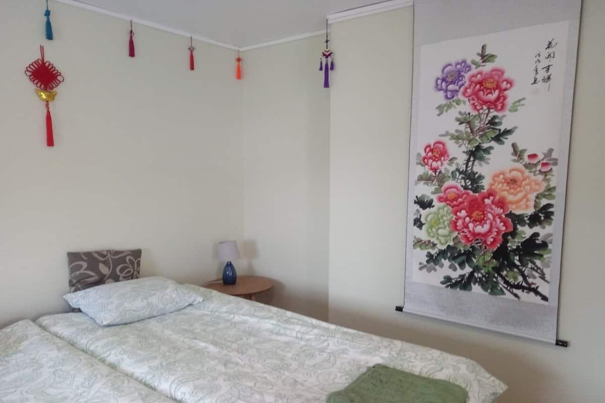 Room (5) | Hypo-allergenic bedding, individually decorated, individually furnished