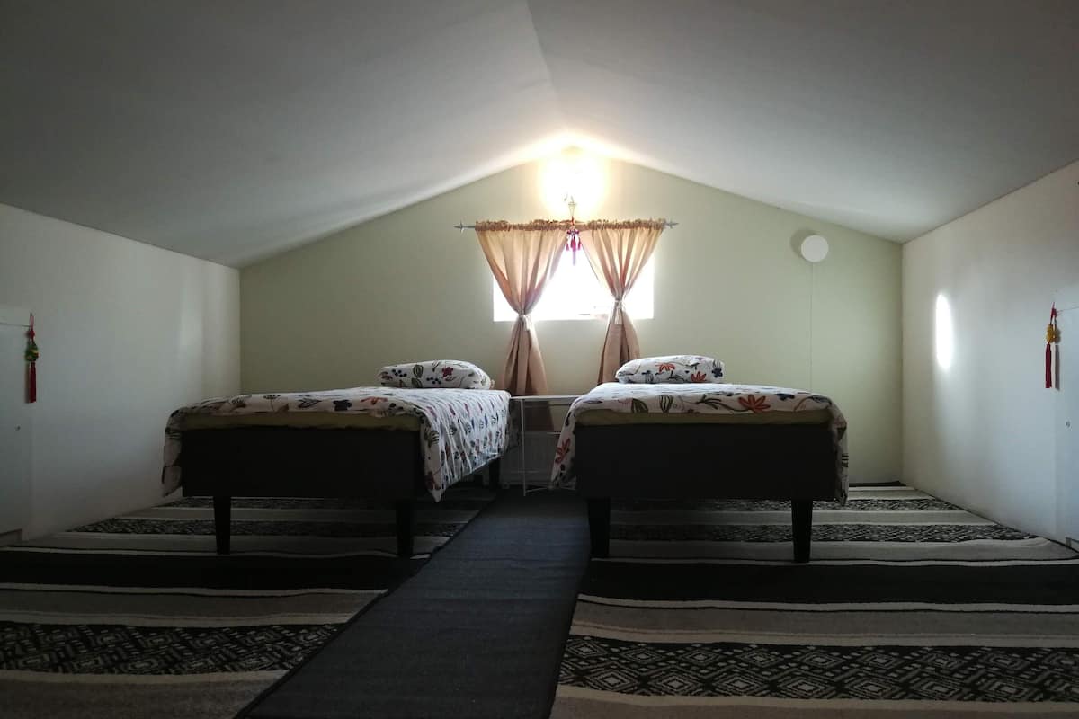 Room (2) | Hypo-allergenic bedding, individually decorated, individually furnished