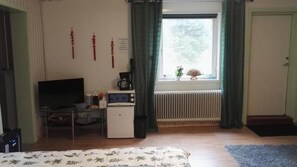 Room (4) | Hypo-allergenic bedding, individually decorated, individually furnished - Lins B&B (Älvsered)