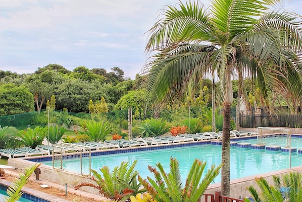 2 outdoor pools, pool umbrellas