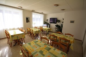 Daily continental breakfast for a fee - Hotel Abaca (Vevey)